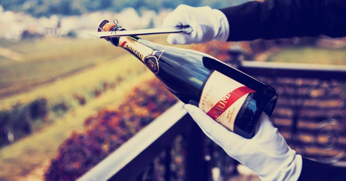 Verbessern Sie Ihre Männlichkeit: Säbeln Sie Ihren Champagner!