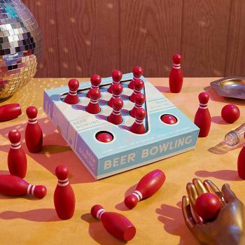 Jeu De Quilles À La Bière