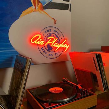 Locomocean x Playboy Air Vægkunst