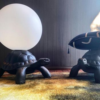 Qeeboo Turtle Carry-lampe - sort